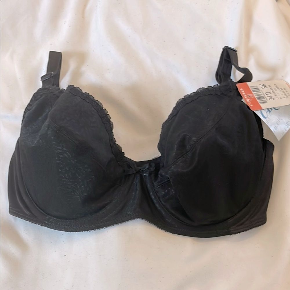 CARNIVAL BLACK UNDERWIRE LIGHTLY PADDED BRA.  NEW WITH TAGS